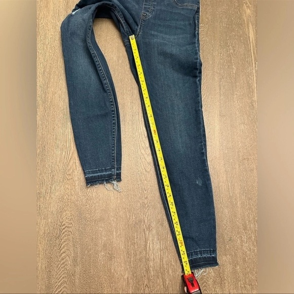 NWOT SPANX DISTRESSED ANKLE SKINNY JEANS MEDIUM WASH - Size Medium SKU:466 - Picture 10 of 16